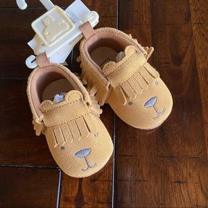 (Gap) baby bear moccasins / crib shoes